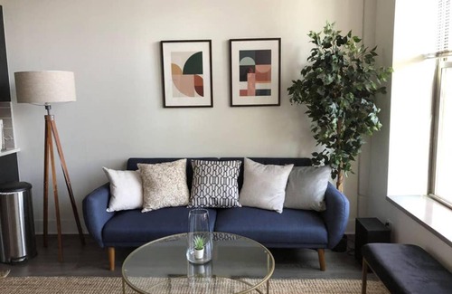 Near South Side Apartment | Michigan avenue modern 2br/2ba with optional Parking 504