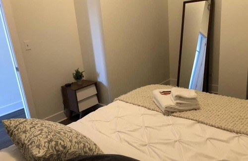 Near South Side Apartment | Michigan avenue modern 2br/2ba with optional Parking 504