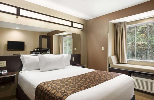 Cambridge Hotel | Microtel Inn & Suites by Wyndham Cambridge