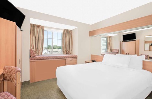 Colfax Hotel | Microtel Inn & Suites by Wyndham Colfax/Newton