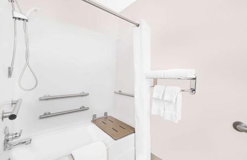 Colfax Hotel | Microtel Inn & Suites by Wyndham Colfax/Newton