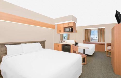 Colfax Hotel | Microtel Inn & Suites by Wyndham Colfax/Newton