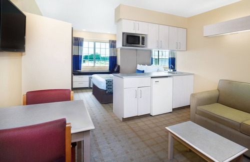 Lafayette Hotel | Microtel Inn & Suites by Wyndham Scott/Lafayette