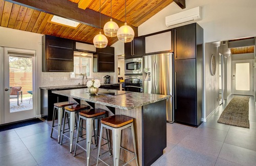 North End House | Mid-Century Hideaway in Boise’s North End - 10m to Downtown + 35m to Skiing.