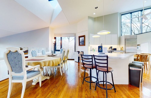 Jackson House | Mid-century home with incredible Mt. Washington view, private sauna & deck