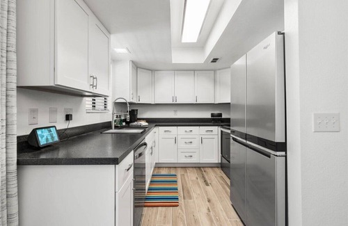 Palm Springs Condo | Mid-Century Modern Condo I King Bed I Pool & Patio