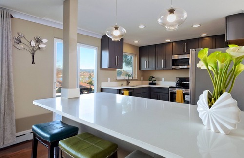 Bryn Mawr-Skyway House | Mid-Century Seattle Home w/Lakefront Views