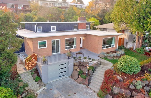 Bryn Mawr-Skyway House | Mid-Century Seattle Home w/Lakefront Views
