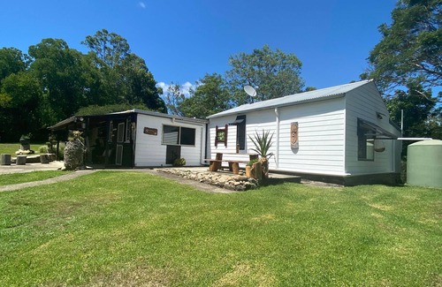 Moparrabah Cottage | Mid North Coast Macleay Valley Mountain Views - Pet Friendly Cottage