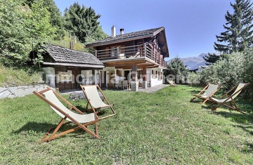 Grimentz Ski Chalet | Middle class chalet on 2 levels for 8 people, living room with fireplace, separated kitchen with dis