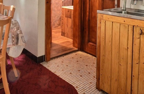 Grimentz Apartment | Middle class flat for 4 to 5 people, small living room, separated kitchen with dishwasher, 1 double