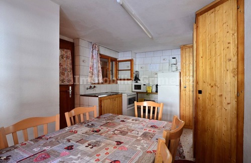 Grimentz Apartment | Middle class flat for 4 to 5 people, small living room, separated kitchen with dishwasher, 1 double