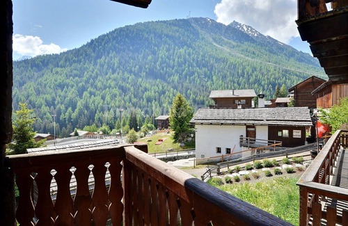 Grimentz Apartment | Middle class flat for 4 to 5 people, small living room, separated kitchen with dishwasher, 1 double