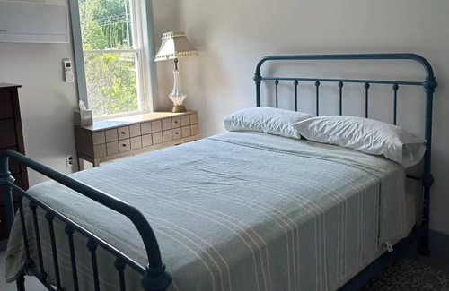 Stockton Springs Apartment | Middle of Everywhere. 3 BR!
