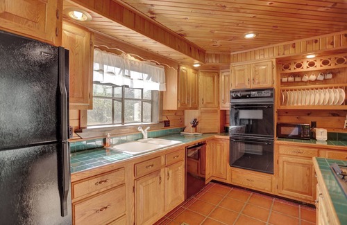Hesston House | Middle Ridge Lodge Raystown Lake 7 Points