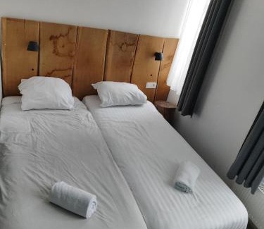 Marolles Hostel | Midi 81 HOSTEL