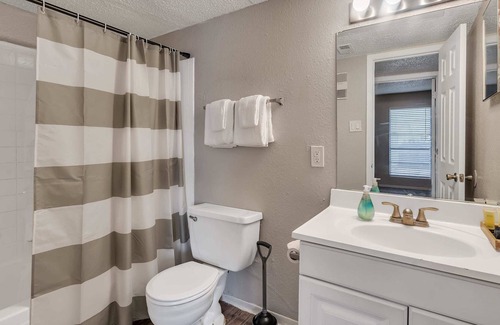 Midland Apartment | Midland Apartment Oasis + Local Attractions Nearby