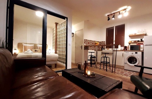 Pigalle Apartment | Midnight in Paris Montmartre