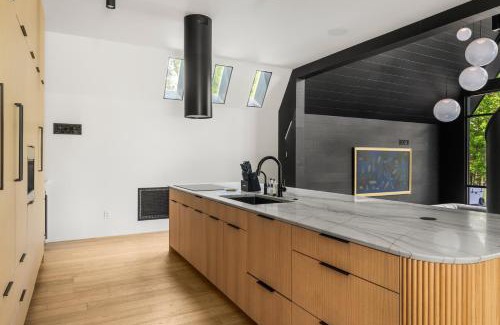 Reed Creek House | Midnight Raven Lake House - luxury a-frame w boat