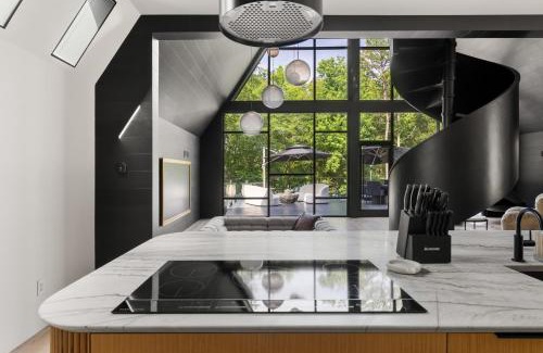 Reed Creek House | Midnight Raven Lake House - luxury a-frame w boat