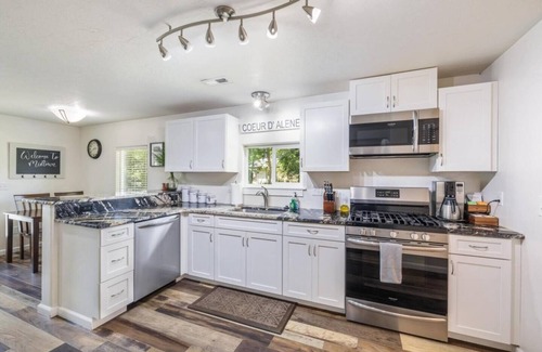 Coeur d'Alene House | Midtown Bungalow, 3 blocks to shops & dining!