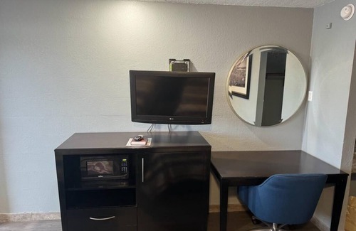 Englewood Hotel | Midtown Lodge