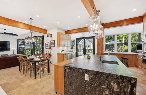 Midtown House | Midtown Mansion with 6 bed 5 bath w pool and sauna