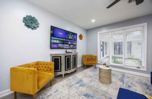 Columbus Apartment | Midtown Modern Apt w Arcade 8 miles to FT Moore