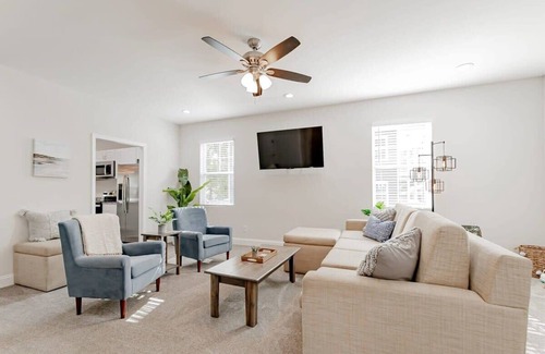 Columbia House | Midtown, Near USC & River - Paired On Pope 2
