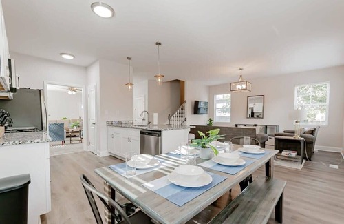 Columbia House | Midtown, Near USC & River - Paired On Pope 2