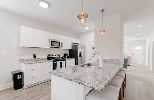 Columbia House | Midtown, Near USC & River - Paired On Pope 2