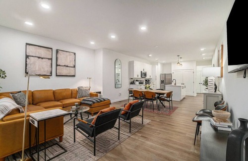 Kansas City House | Midtown New-Build 3bed 2.5bath By Plaza & Downtown