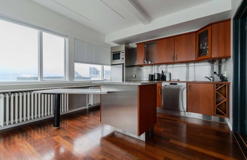 Downtown Hotel | Midtown Reykjavik - King Suite with balcony