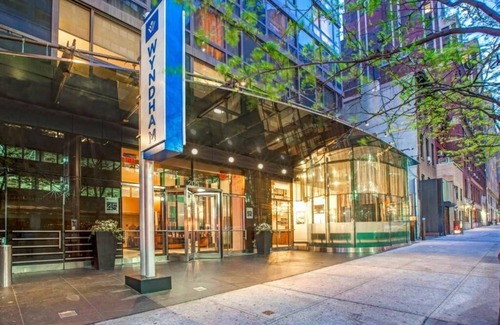 Turtle Bay Apartment | Midtown45 Cozy one br suite in New York City, WiFi, AC, fitness room-sleeps 4