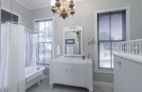 Columbus House | Mighty Mildred- Historic-Walkable-Mins to Riverwalk
