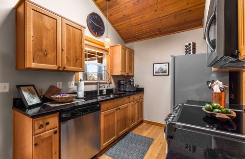 Reeds Spring Cabin | "Mighty Oaks" Stonebridge Lodge - Extra twin, end of the road and close to SDC - Lodge #80