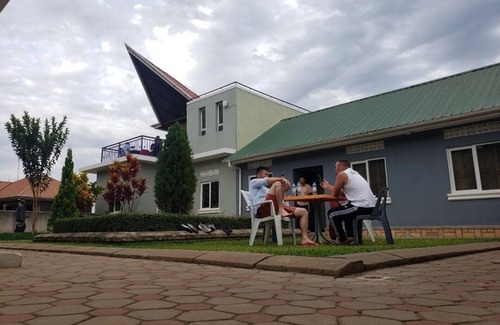 Entebbe Apartment | Migingo Suites Entebbe Airport & Lake view Gem