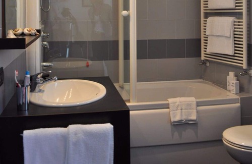 Tre Torri Apartment | Milan: Apartment in elegant and modern residence
