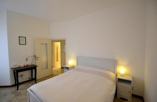 Chiesa Rossa Apartment | Milan Apartment Sleeps 4 WiFi