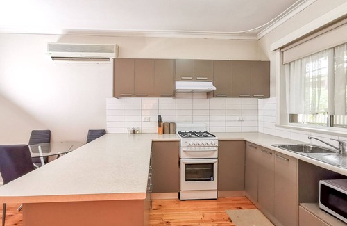Mildura Apartment | Mildura No 3 - 1 Bedroom apartment with floorboards