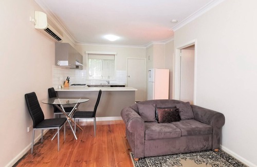 Mildura Apartment | Mildura No 3 - 1 Bedroom apartment with floorboards