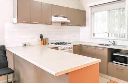 Mildura Apartment | Mildura No 3 - 1 Bedroom apartment with floorboards