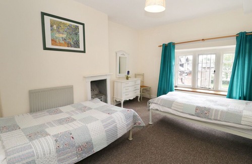 Maiden Newton House | Mill House, MAIDEN NEWTON