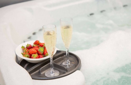 Kendal House | Millbrook Lodge is the perfect holiday retreat for you and your family to enjoy a 5-star luxury s...