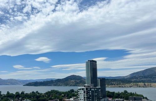 Downtown Kelowna House | Million-Dollar View 1 bed 1 private bath with access to 34th floor Rooftop and infinite pool in Downtown Kelowna