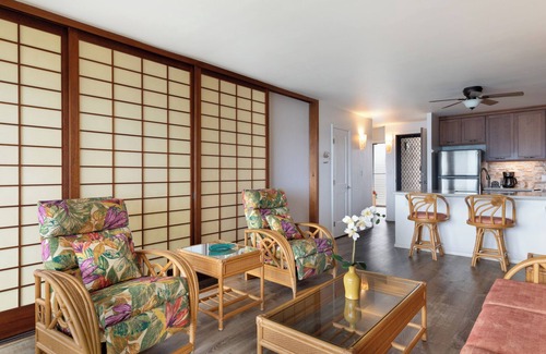 Kailua-Kona Condo | Million Dollar View from your large private lanai. Month of August discounted.