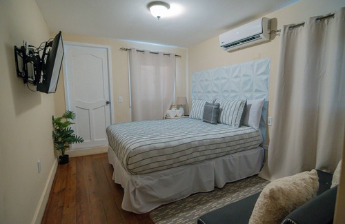 Antoneys Cay Hotel | Million Dollar view/West End/Balcony - Ocean View