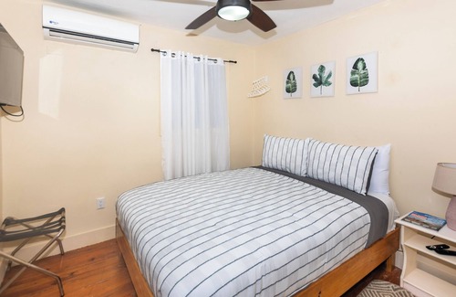 Antoneys Cay Hotel | Million Dollar view/West End/Balcony - Ocean View