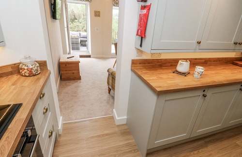 Kildwick Cottage | MILLSIDE VIEW, pet friendly, with a garden in Kildwick
