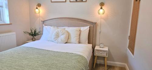 Milton Keynes Apartment | Milton Keynes 3BR Stylish Home, Sleeps 4, Families, Parking